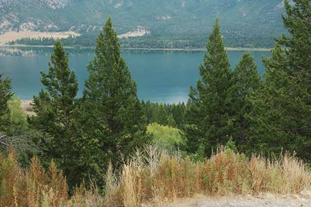 The Columbia Lake and River
